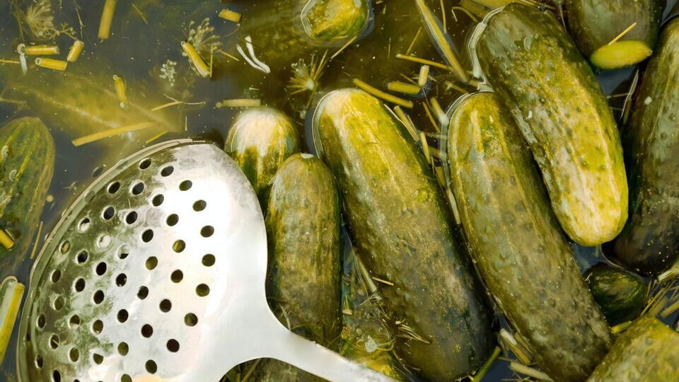 Стоит обратить внимание на консистенцию огурцов