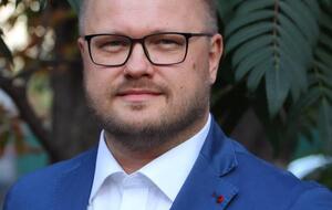 Полюхович ранее был замминистра образования, он историк и исследователь майя