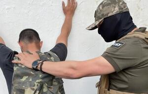 Співробітники СБУ затримали підозрюваного під час спроби передавання інформації загарбникам