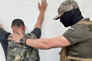 Співробітники СБУ затримали підозрюваного під час спроби передавання інформації загарбникам