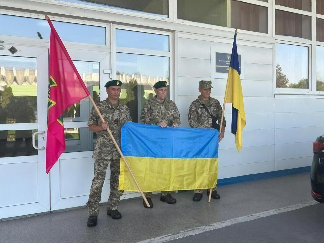 Из Венгрии вывезли троих украинских военнопленных