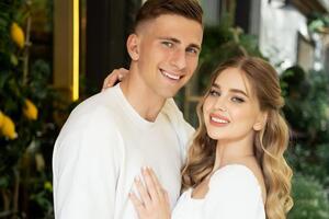 Осенью 2022 года Забарный сделал предложение своей девушке Ангелине