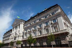 СБУ объявила двум россиянам о подозрении в посягательстве на территориальную целостность и неприкосновенность Украины