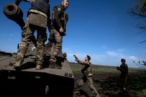 Подразделения ракетных войск и артиллерии ВСУ в течение суток поразили три пункта управления оккупантов