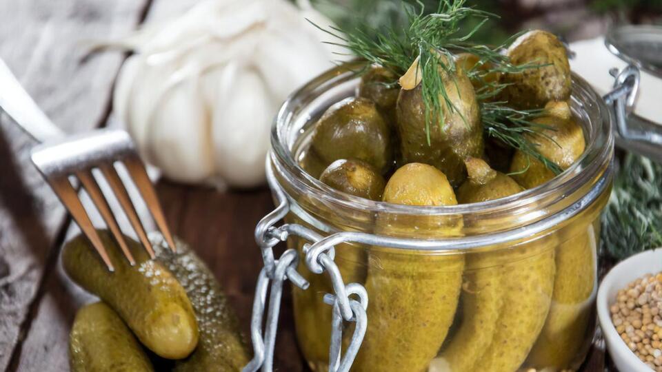 Рецепт огурцов рассчитан на пять литровых банок