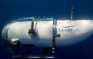 По данным СМИ, кислорода на затонувшем батискафе осталось на 24 часа