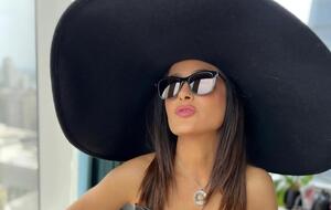 Хайек поздравила друга с днем рождения