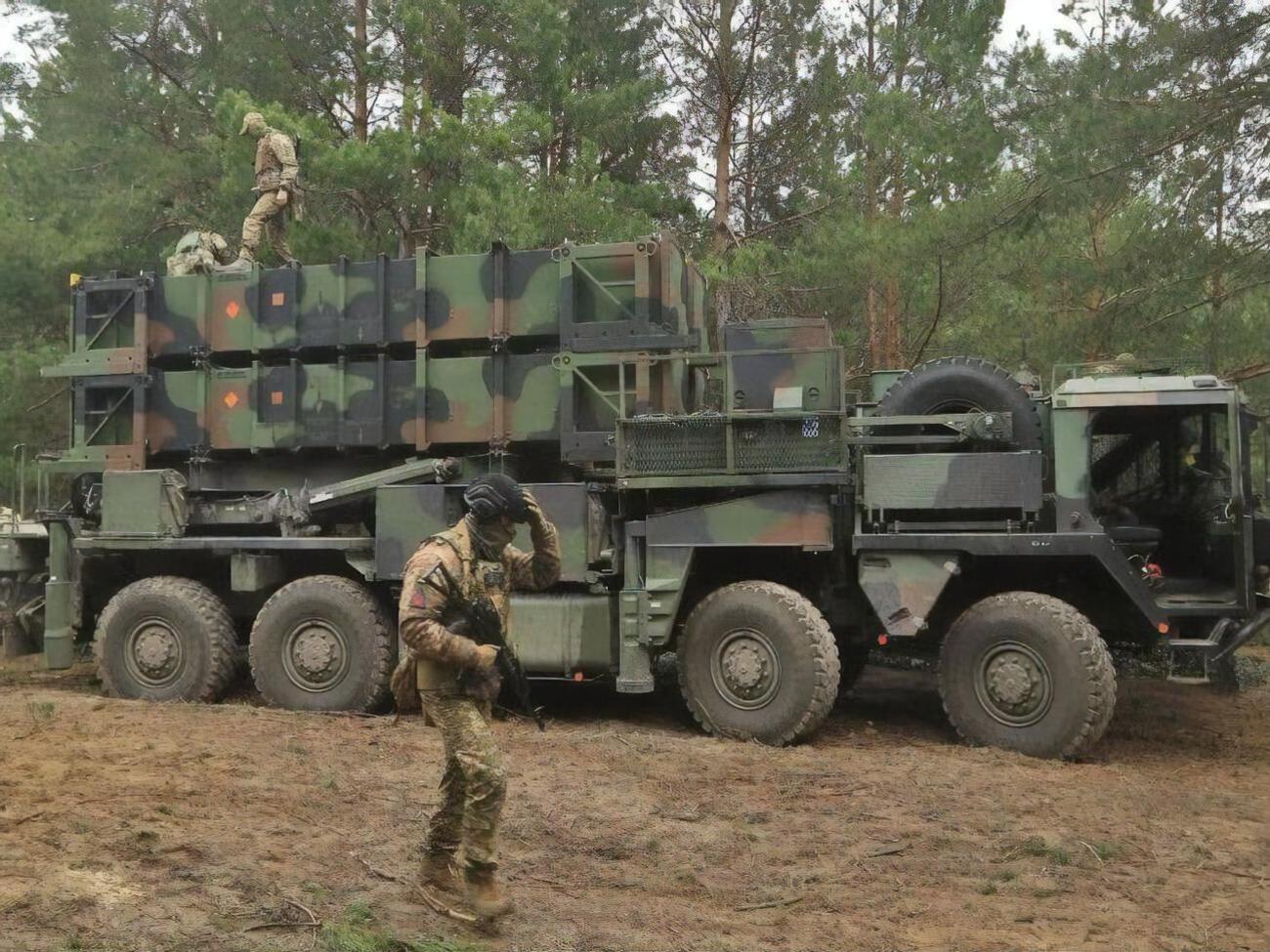 Україна отримала від Німеччини тягачі для танків HX81