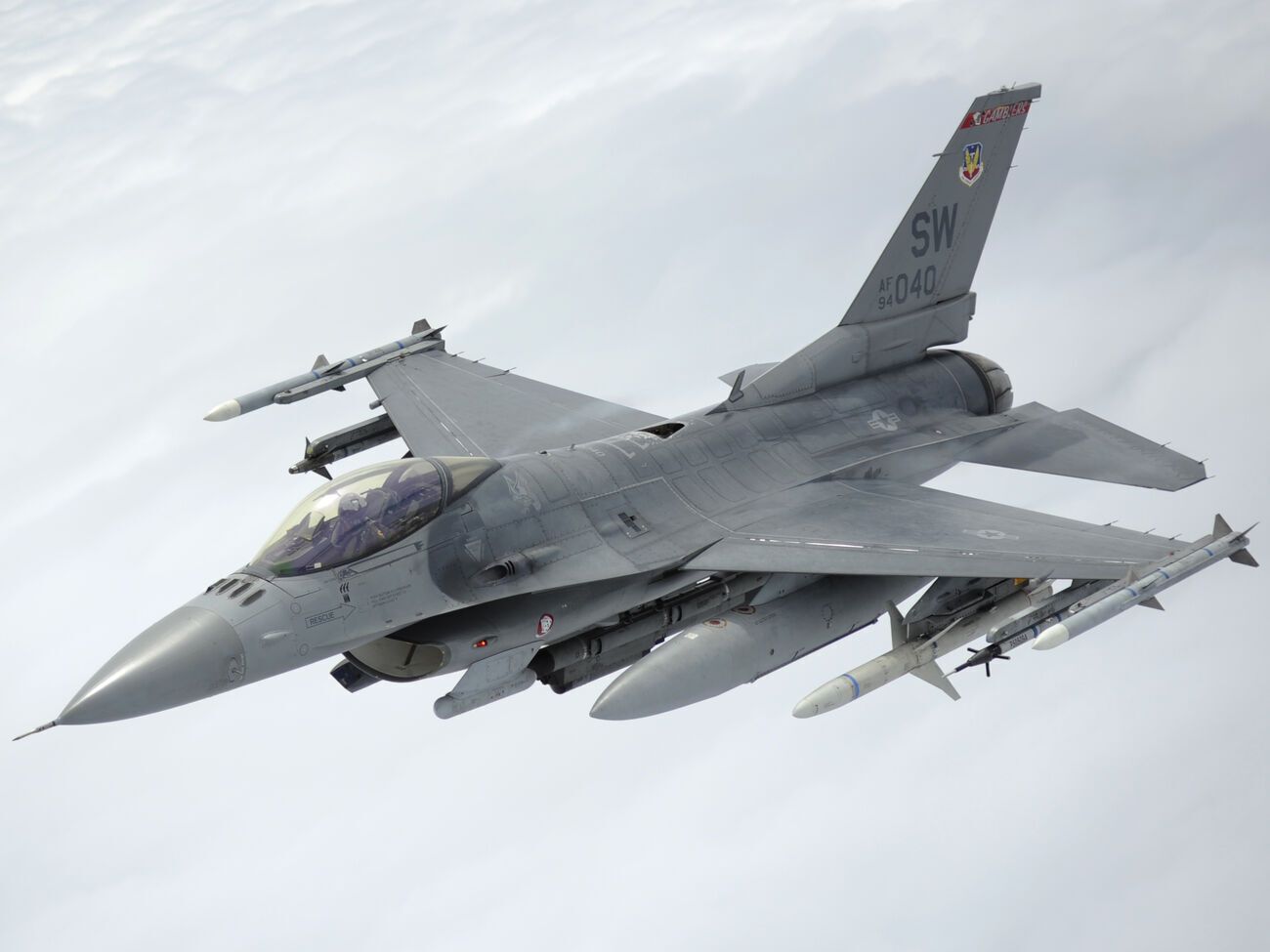 Украина должна получить F-16, отметил Зеленский