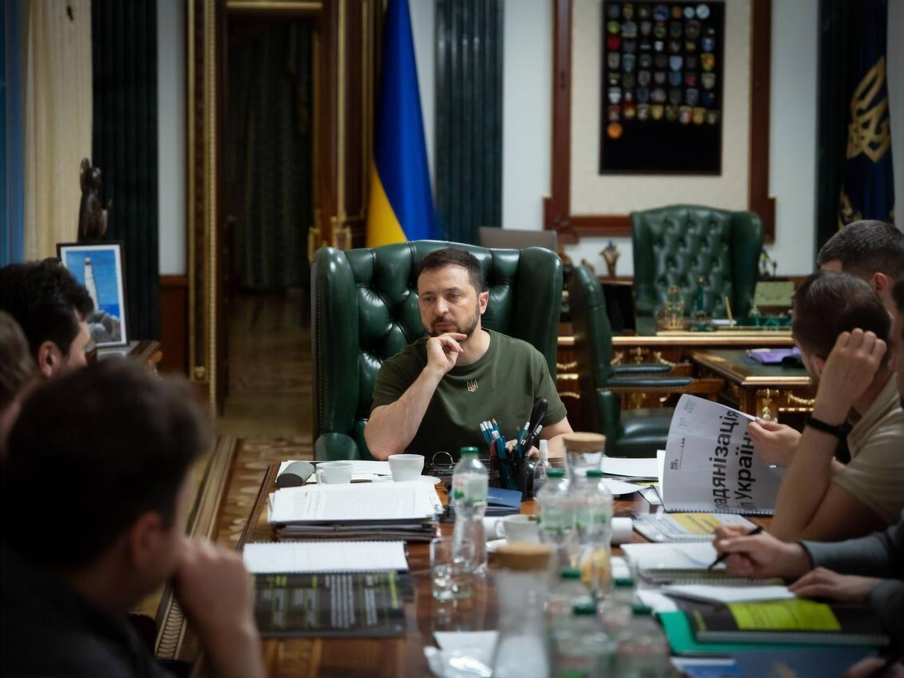 За словами Зеленського, одна із цілей наради &ndash; створення умов, щоб освітні можливості в державі повертали українців до країни