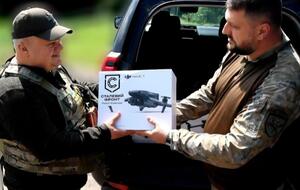 Дроны помогают видеть ситуацию вокруг и прокладывать безопасные маршруты для пехоты, отметили военнослужащие