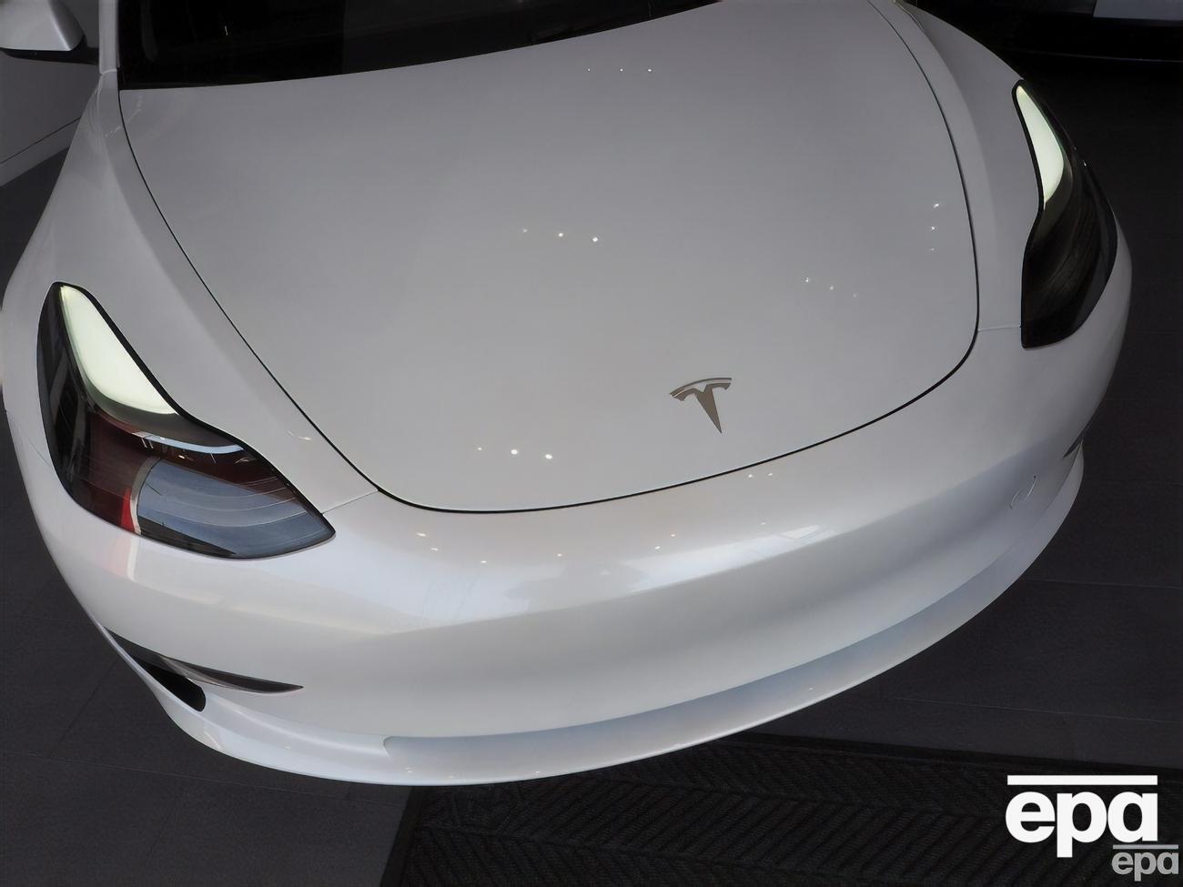 В автомобілях Tesla може бути таємний режим керування, стверджує хакер