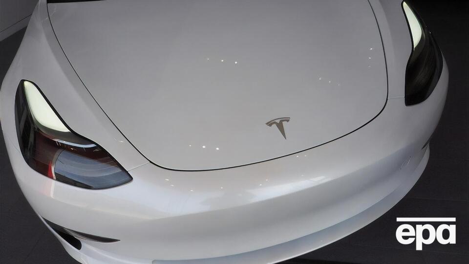 В автомобілях Tesla може бути таємний режим керування, стверджує хакер