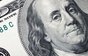 После начала полномасштабной войны на рынке стало больше старых купюр, говорят владельцы обменников. НБУ подчеркивает: ограничений на их обмен нет