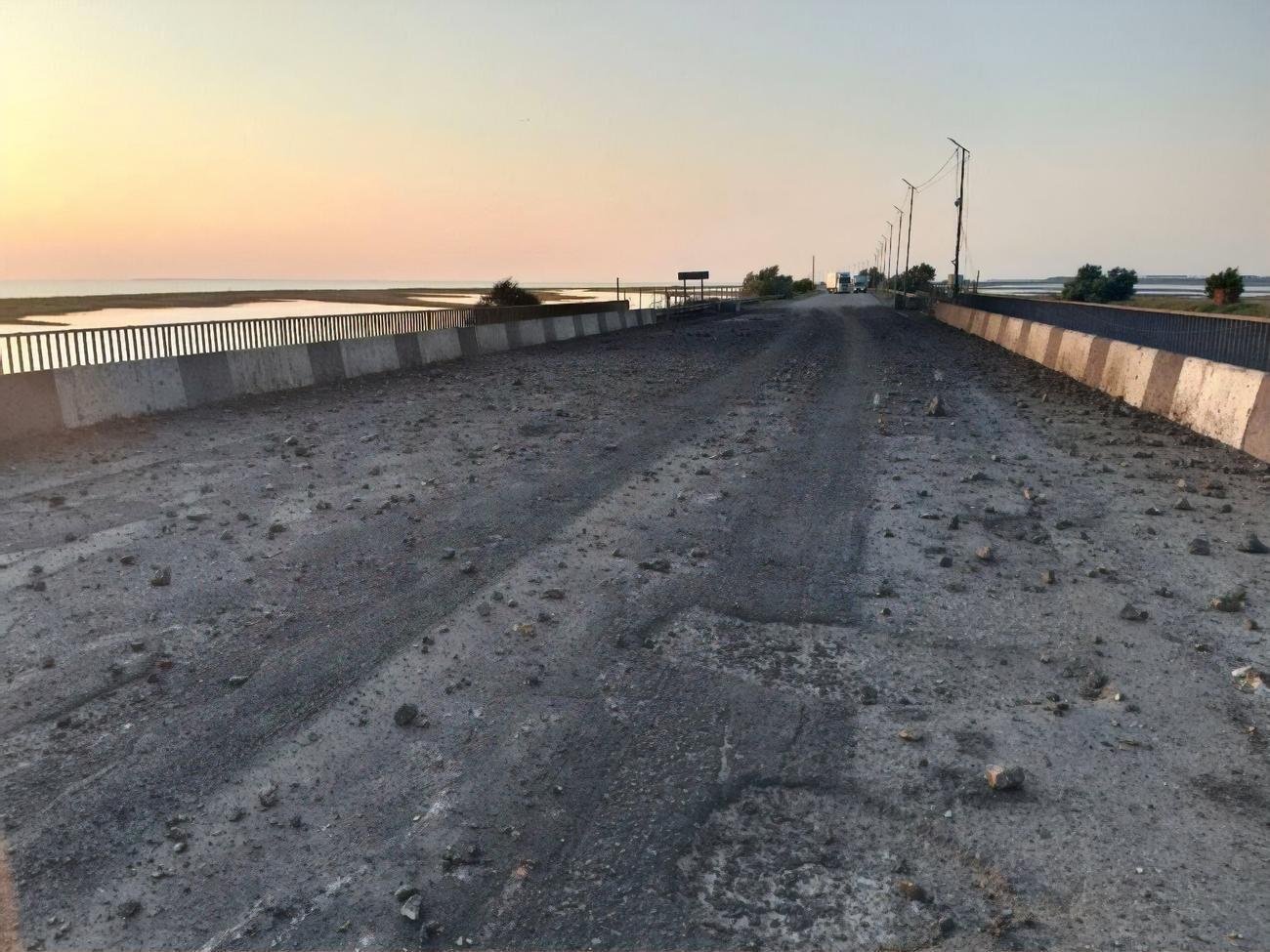 Міст у Крим у Чонгарі пошкоджено внаслідок удару