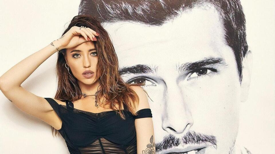 Дорофеева и Позитив с декабря 2010 года по март 2020 года были участниками группы "Время и Стекло"