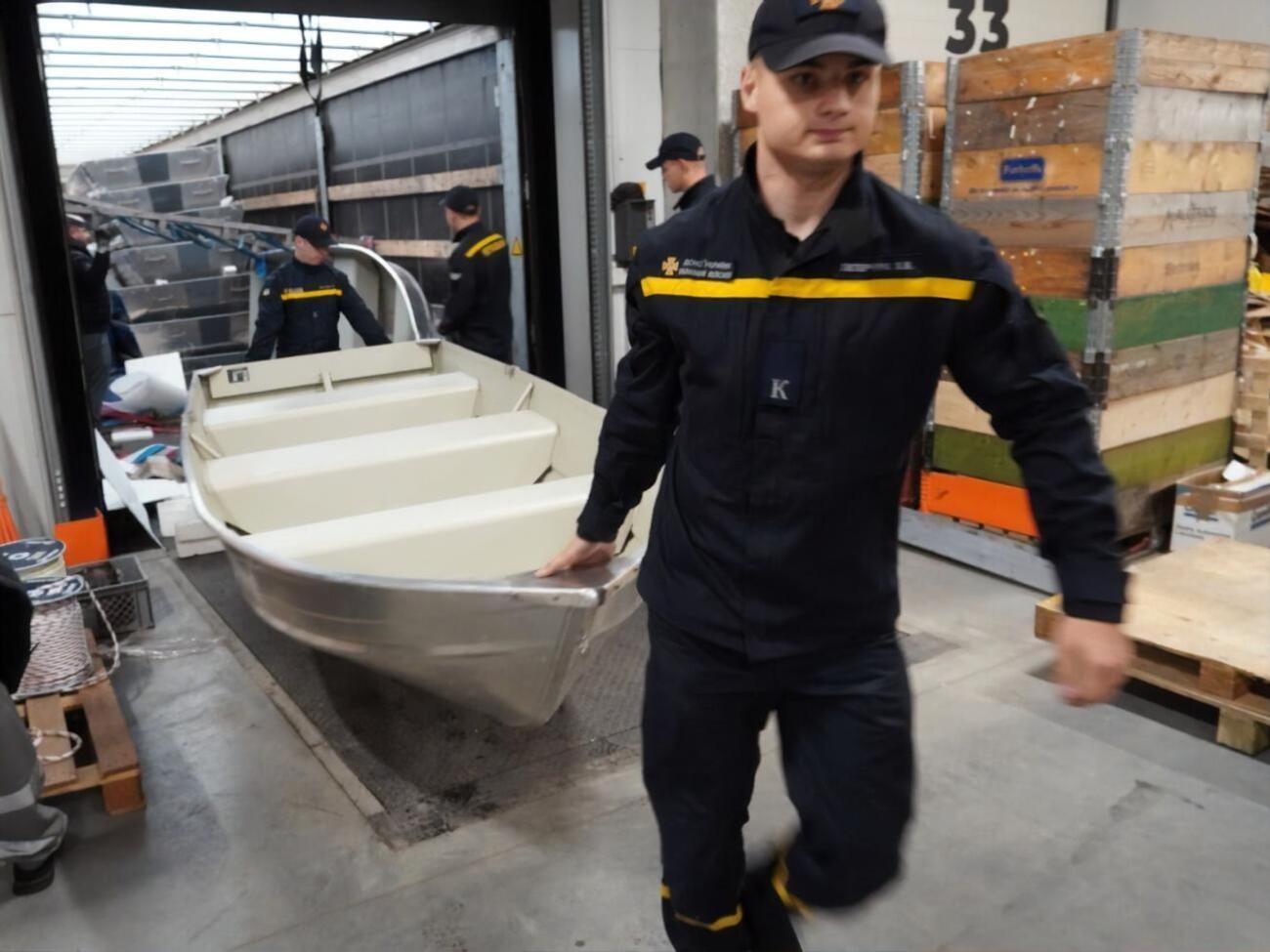 Українські рятувальники отримали допомогу від інших країн