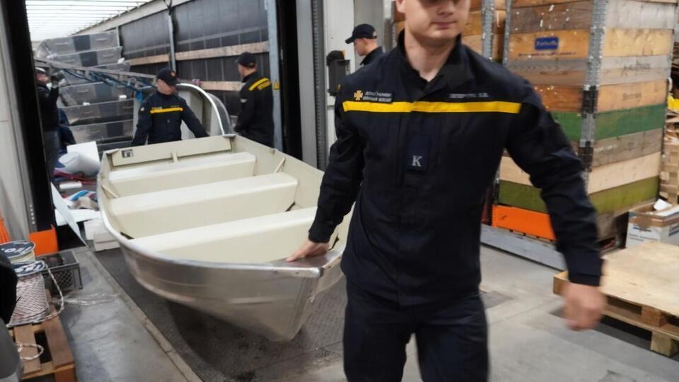 Украинские спасатели получили помощь от других стран