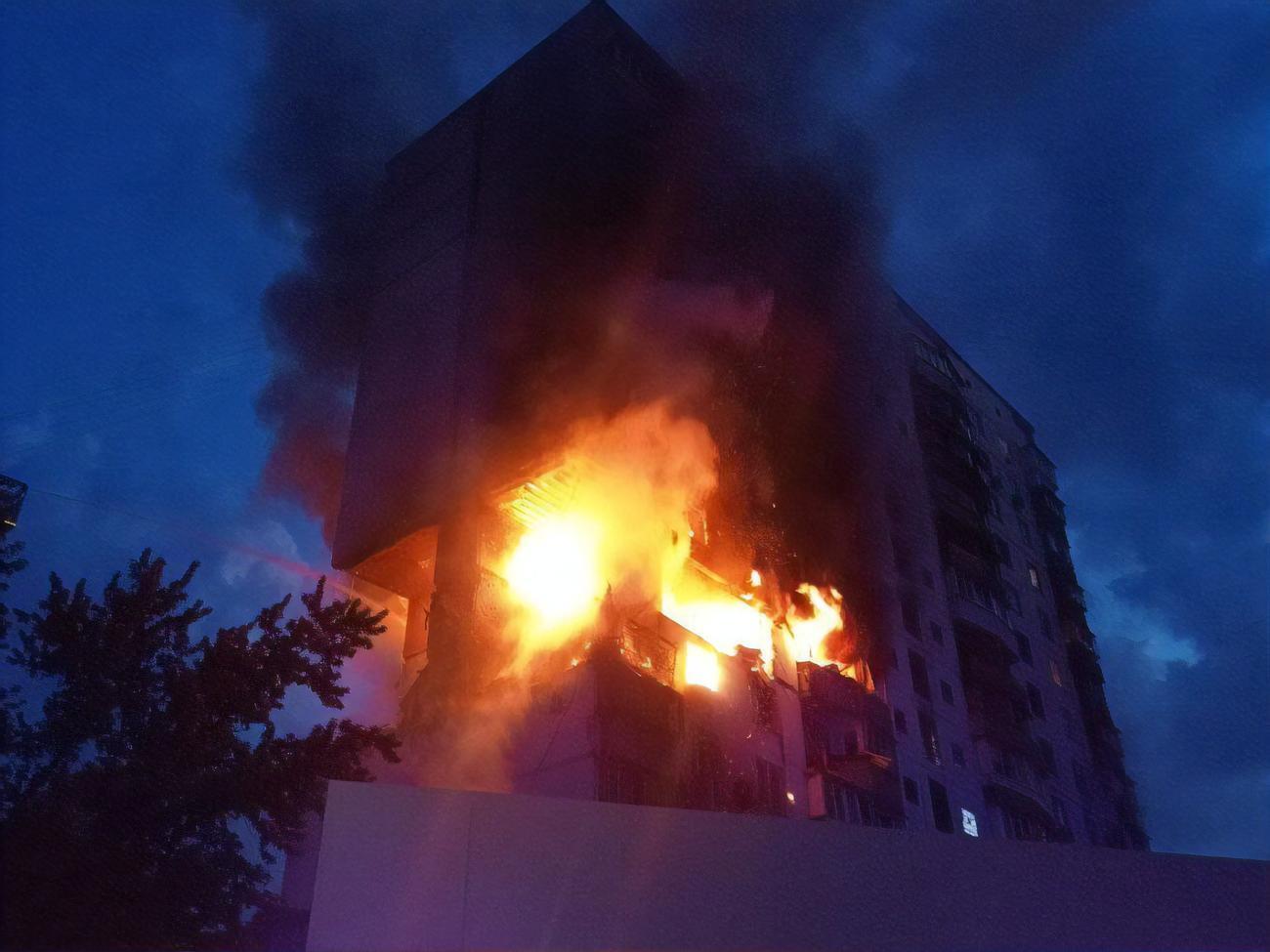 В результате взрыва были разрушены квартиры на трех этажах