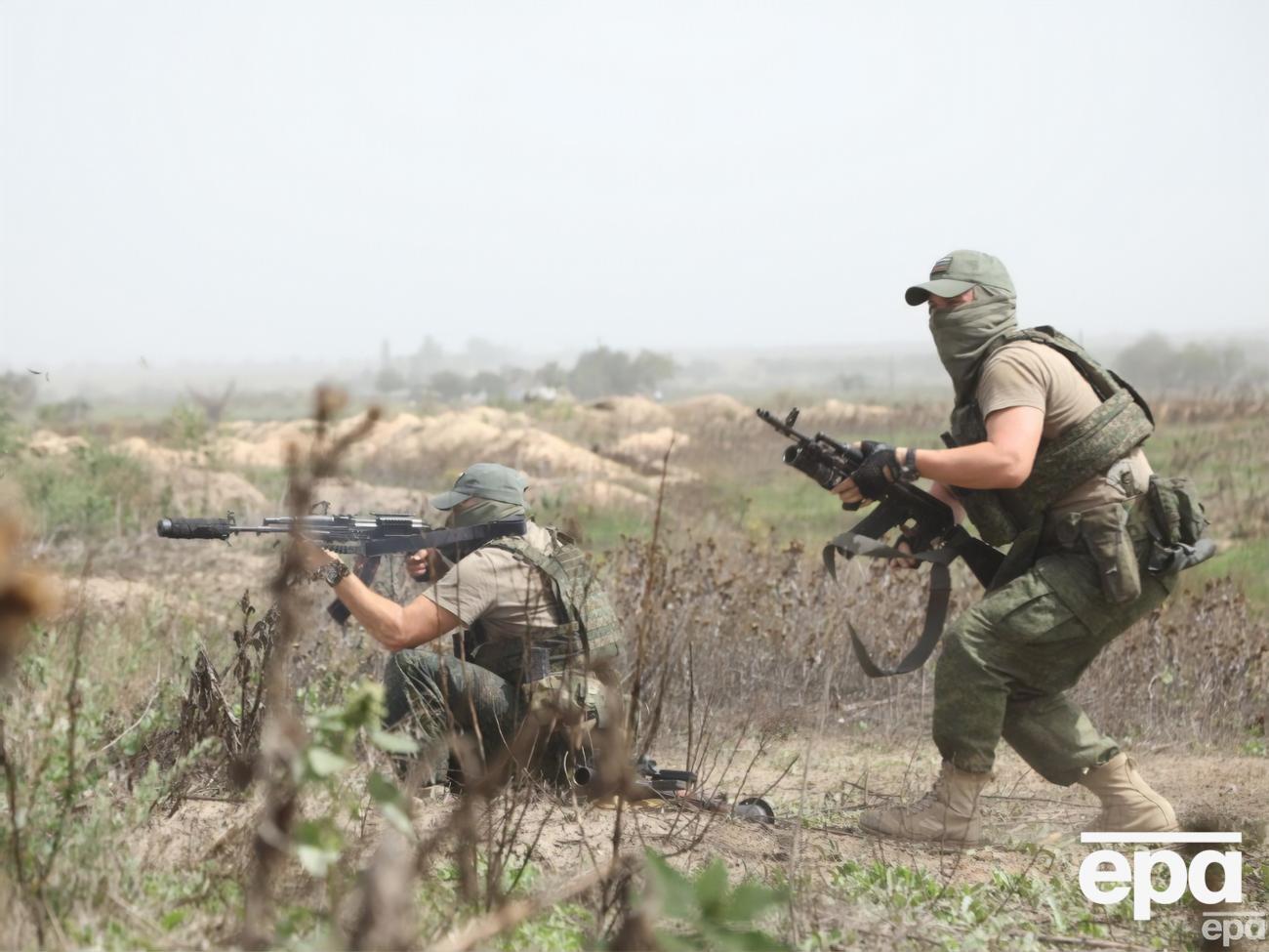 У Росії збройні формування "добровольців" укладають контракти зі збройними силами