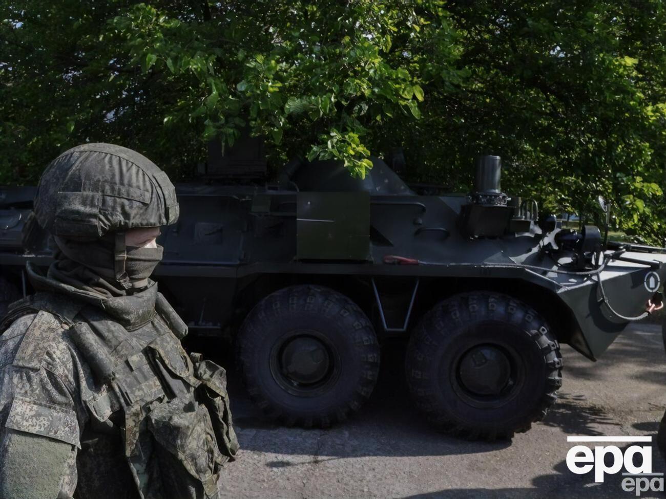 На блокпостах тимчасово окупованого Токмака російські військові зупиняють людей, зазначив Федоров