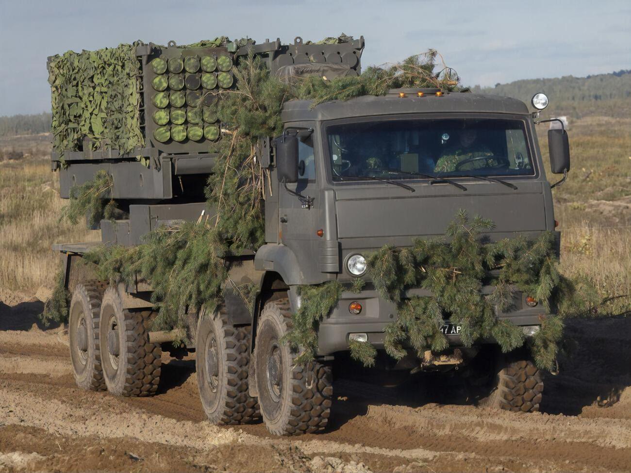 Украинские военные подорвали машину для минирования