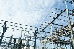 ФРУ запропонувала НКРЕКП обмежити зростання граничних цін на електроенергію на РДН у межах 2200 грн за МВт-год у години мінімального навантаження й 4400 грн за МВт-год – у години максимального