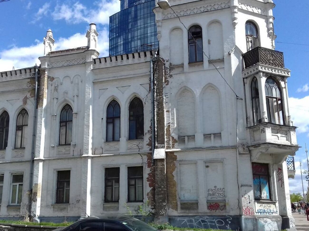 Якщо садибу не реставрувати, за три роки вона буде зруйнована остаточно, пише Delo.ua