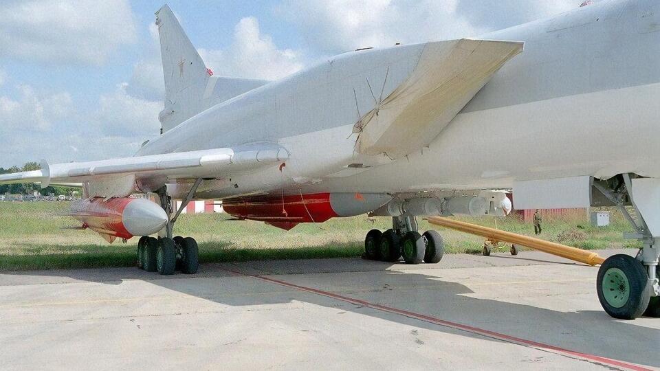 З аеродрому біля Моздока злітали Ту-22М3, з яких обстріляли Дніпропетровську область, стверджують "Схеми"