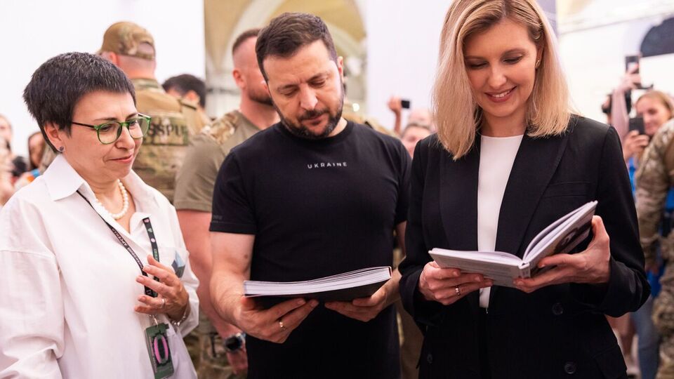 За словами дружини президента, вони із чоловіком відвідали виставку з особливим відчуттям
