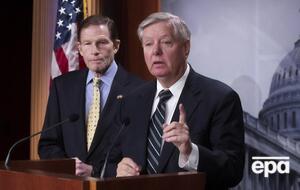 Блюменталь (слева) и Грэм (справа) провели брифинг по поводу российской ядерной угрозы