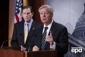 Блюменталь (слева) и Грэм (справа) провели брифинг по поводу российской ядерной угрозы