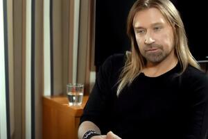 Винник зазначив, що є громадянином України, але має статус резидента Німеччини і 23 роки живе за кордоном