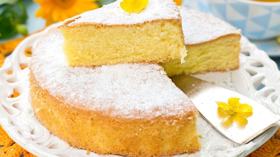 За словами Клопотенка, також не можна відкривати духовку під час випікання бісквіта