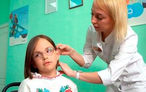 Тепер близьким дівчинки не потрібно розмовляти вдома гучно