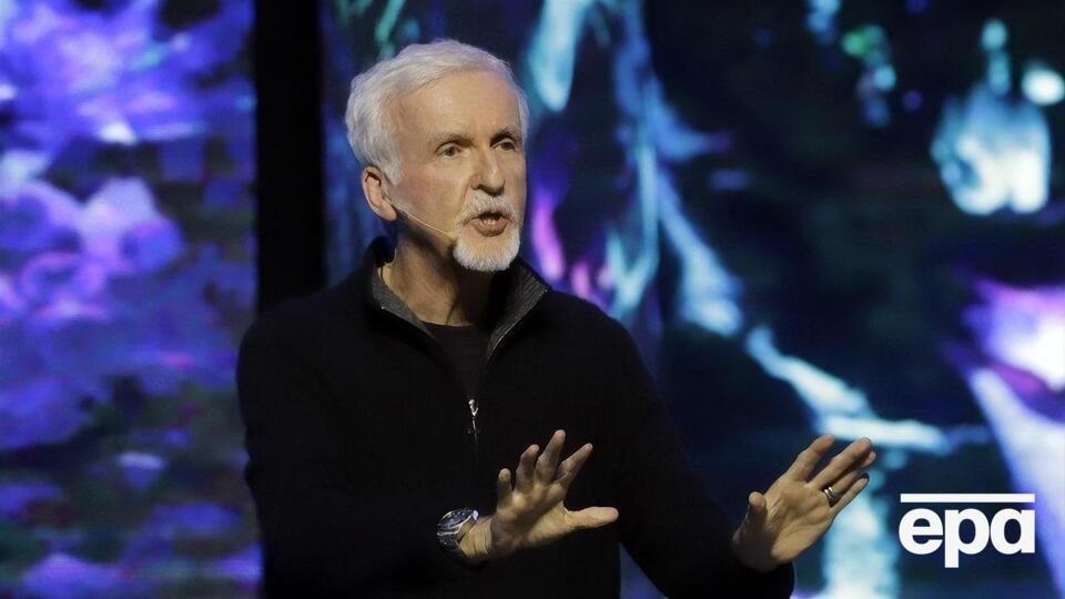 Кэмерон в 1997 году снял фильм "Титаник" о крушении лайнера. Он совершил 33 погружения к месту крушения