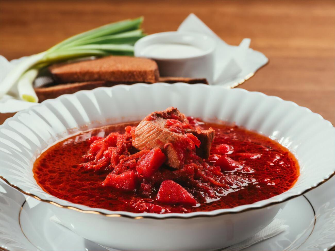 Саливанчук готовит борщ с двумя видами мяса