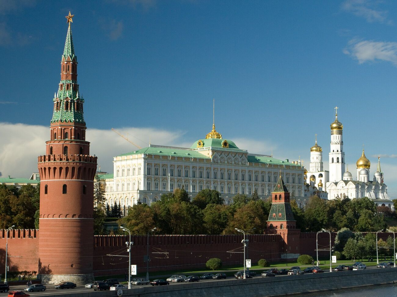 Вхід до приміщень адміністрації президента РФ обмежили