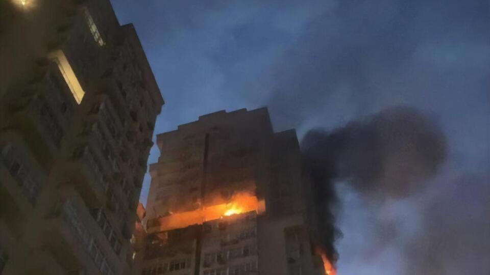 Уламки ракети влучили в будинок у Солом'янському районі