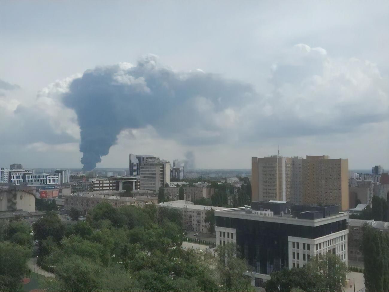 У місті лунають постріли і горить нафтобаза