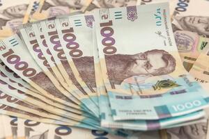 Эксперт Центра Разумкова считает, что в результате Украина будет иметь множество госпредприятий в долговом кризисе и, вместо того чтобы восстанавливать государство, придется искать ресурсы на покрытие этих долгов