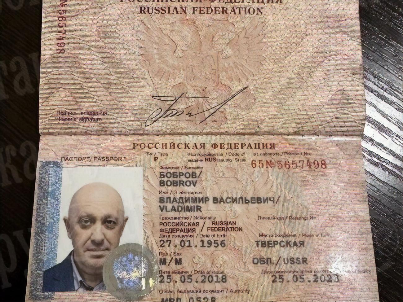 РосСМИ опубликовали паспорта с фотографией Пригожина, но с другими именами