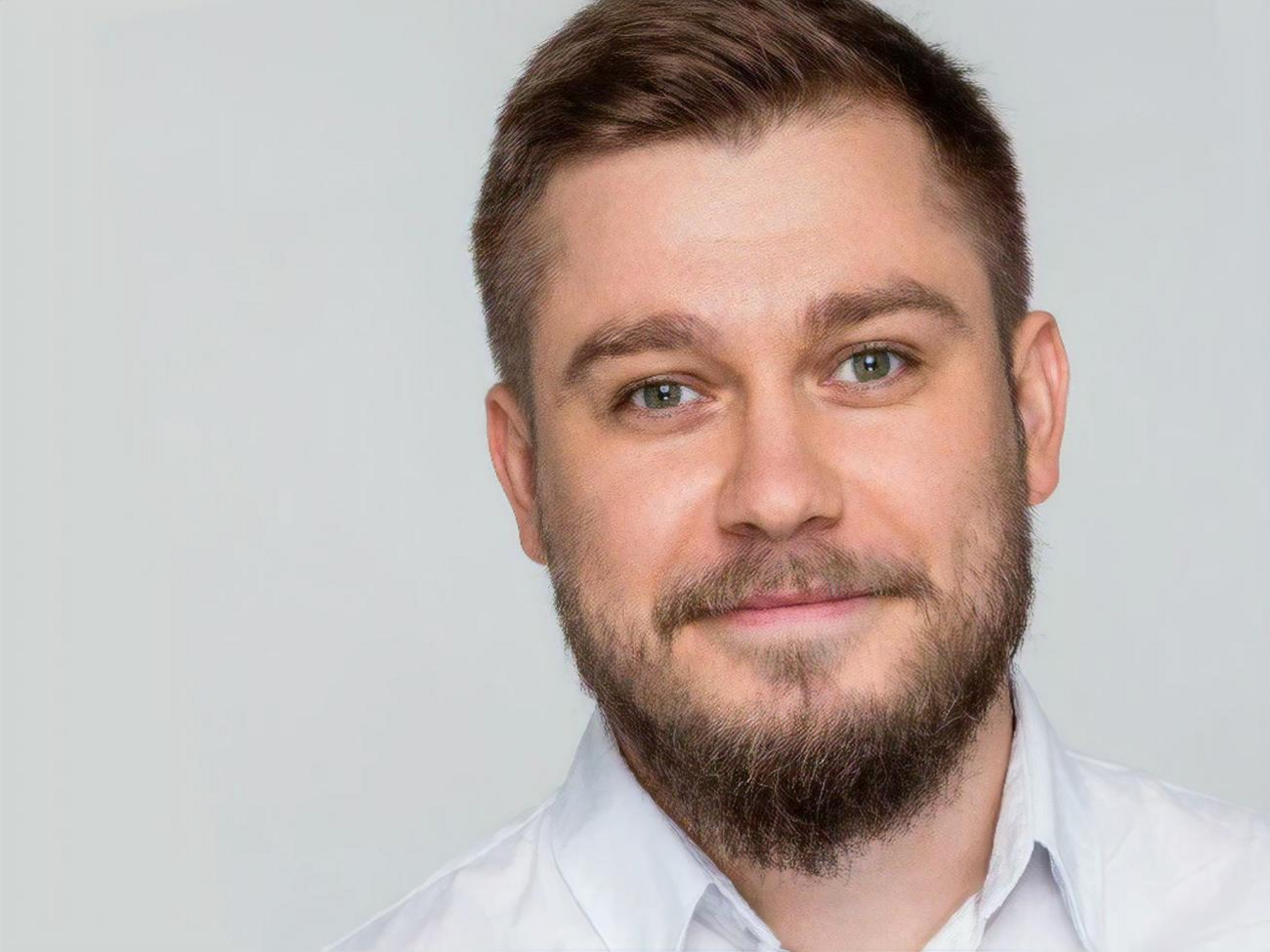 Если бы Навальный договорился с любым полканом и раздал тысячи автоматов своим сторонникам в Москве, было бы как в Ростове. А он идиот. "Ща я приеду и будет бунд"