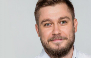 Если бы Навальный договорился с любым полканом и раздал тысячи автоматов своим сторонникам в Москве, было бы как в Ростове. А он идиот. "Ща я приеду и будет бунд"