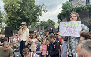 До повномасштабного вторгнення РФ в Україну Loboda брала участь у численних російських шоу та гастролювала по РФ із концертами