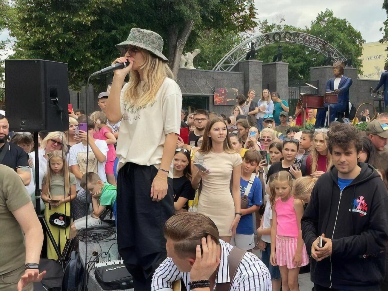 До повномасштабного вторгнення РФ в Україну Loboda брала участь у численних російських шоу й гастролювала по РФ із концертами