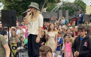 До повномасштабного вторгнення РФ в Україну Loboda брала участь у численних російських шоу й гастролювала по РФ із концертами