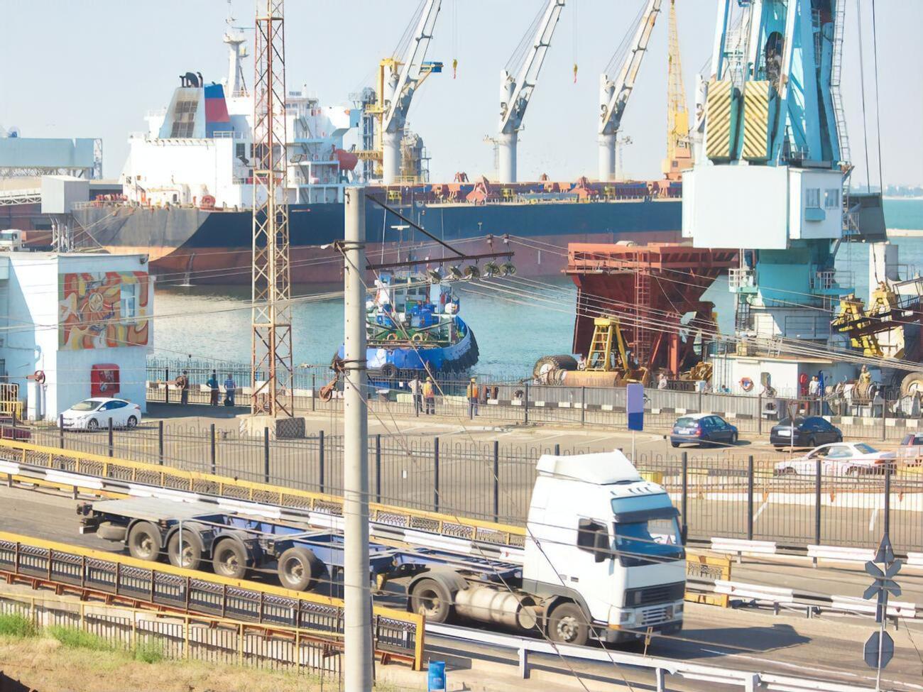 Украина практически весь экспорт отправляла по морю, другие пути очень дорогие, отметил&nbsp;кандидат экономических наук&nbsp;Иван Усс