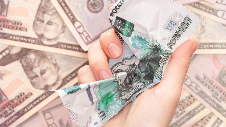 Аналитики считают, что курс рубля может упасть до 90 руб. за $1