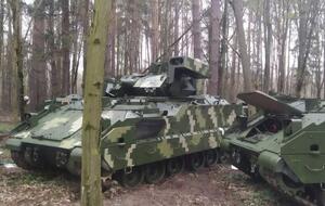 В новый пакет помощи США для Украины войдут 30 боевых машин Bradley, отметили СМИ
